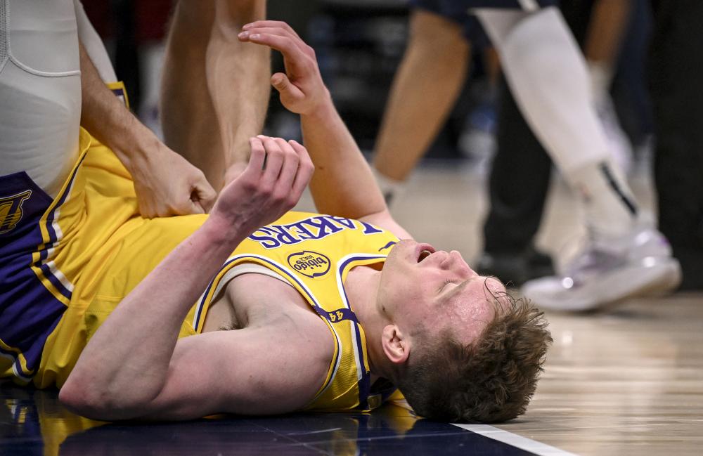 受到伤病影 受到伤病影